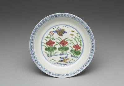 图片[2]-Dish with mandarin ducks in a lotus pond in wucai painted enamels, Ming dynasty, Chenghua reign, 1465-1487-China Archive